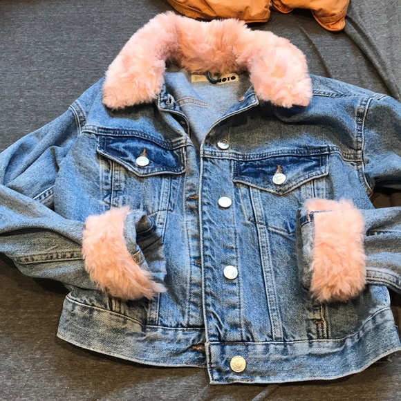 blue jean jacket with fur collar